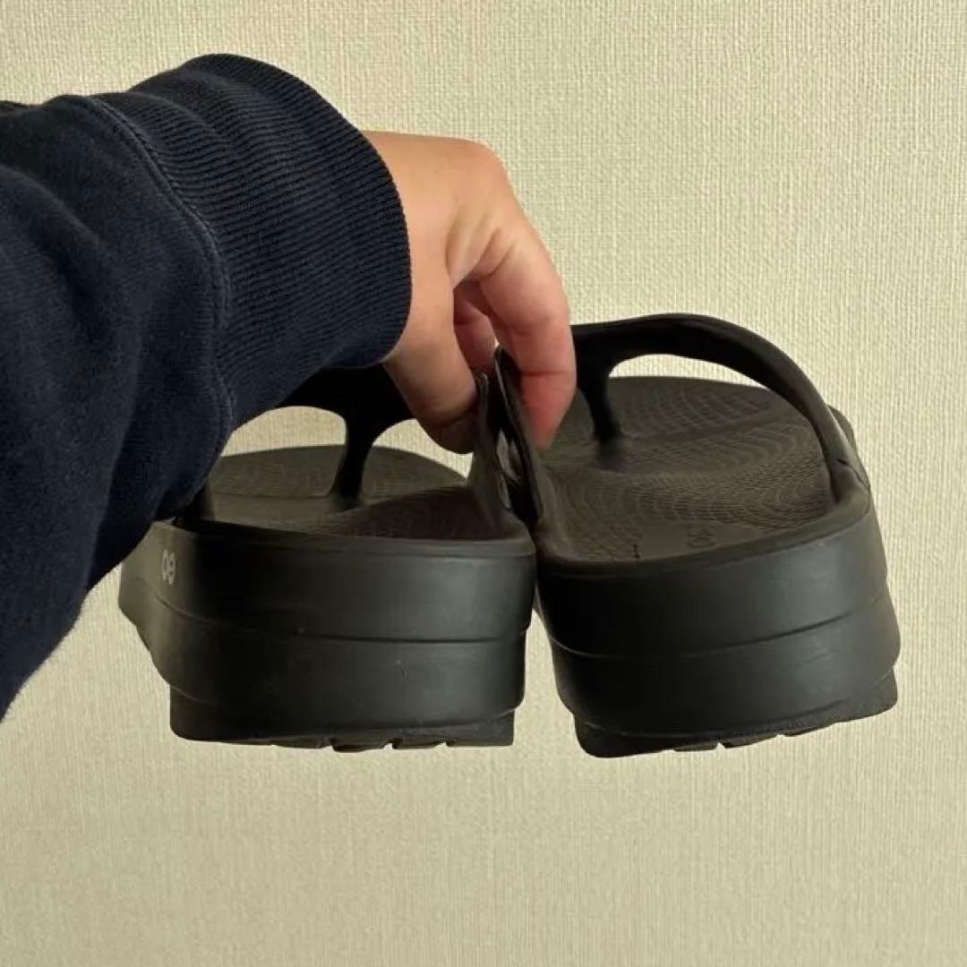 【1/21のみ大幅値下げ&明日発送可能】OOFOSOomegaブラック23センチ