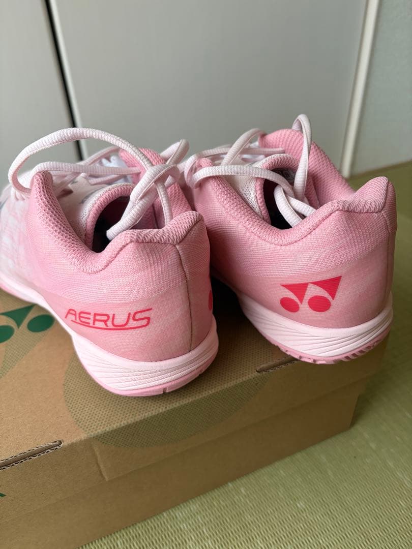 莉　YONEX パワークッション　エアラスZウィメン ２３cm