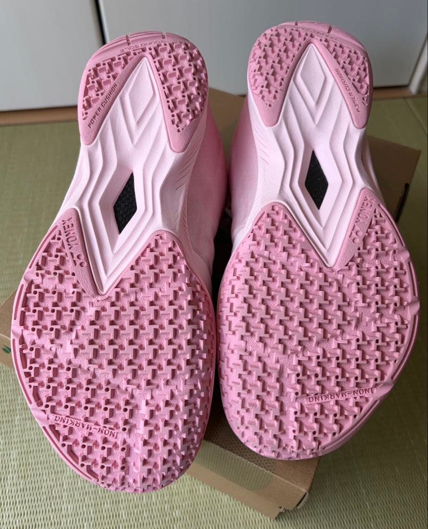 莉　YONEX パワークッション　エアラスZウィメン ２３cm