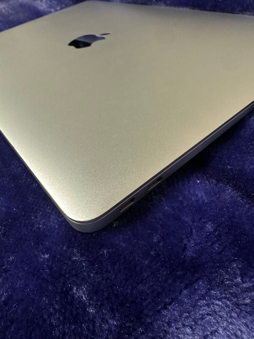 MacBook Air13インチ 256GB SSD、8GBメモリ