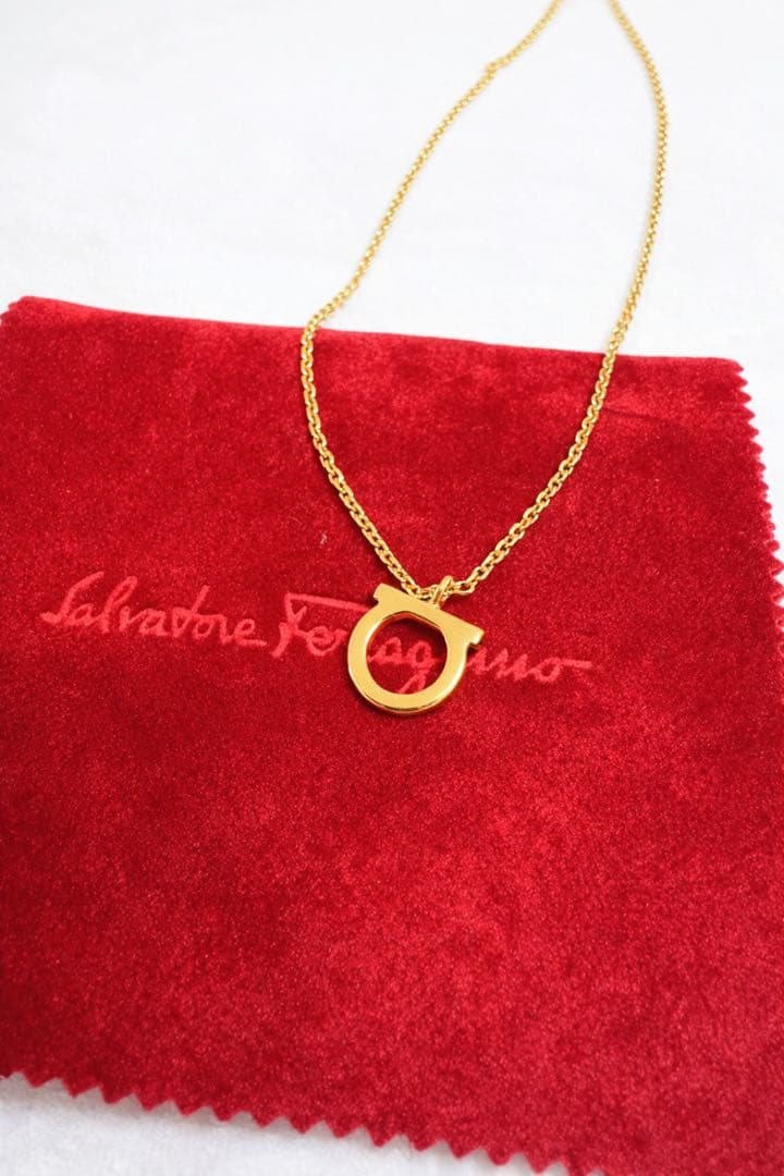 【Ariko】Salvatore Ferragamo ゴールドネックレス