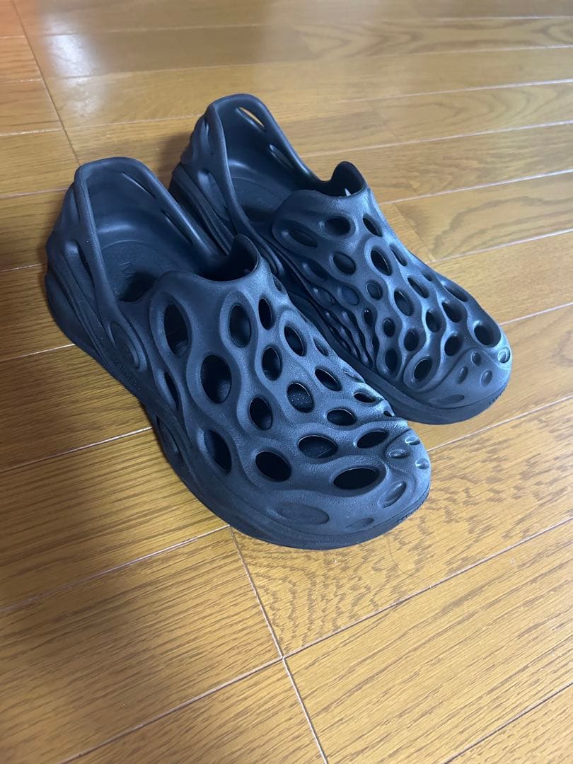 ブラックメッシュサンダル