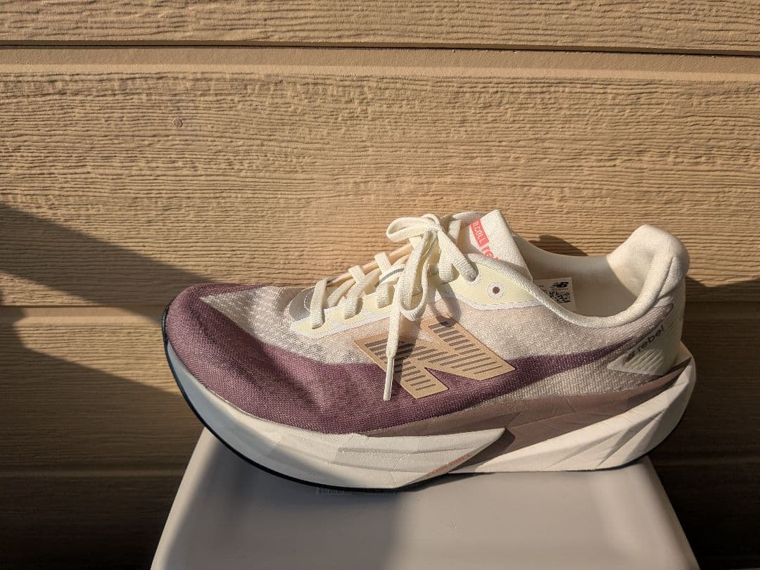 ニューバランス FuelCell Rebel v5