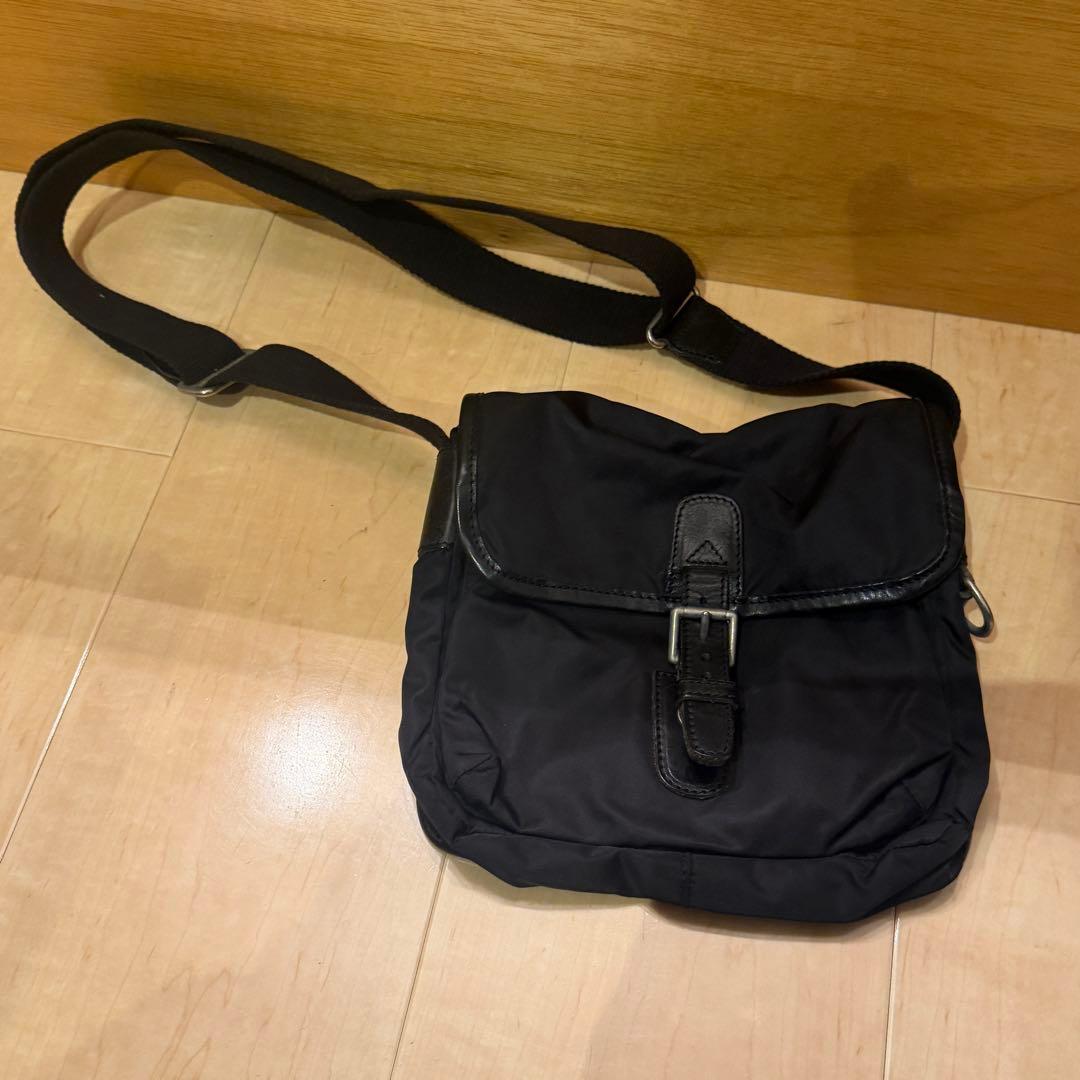 フェリージ　ブラックナイロンショルダーバッグ
