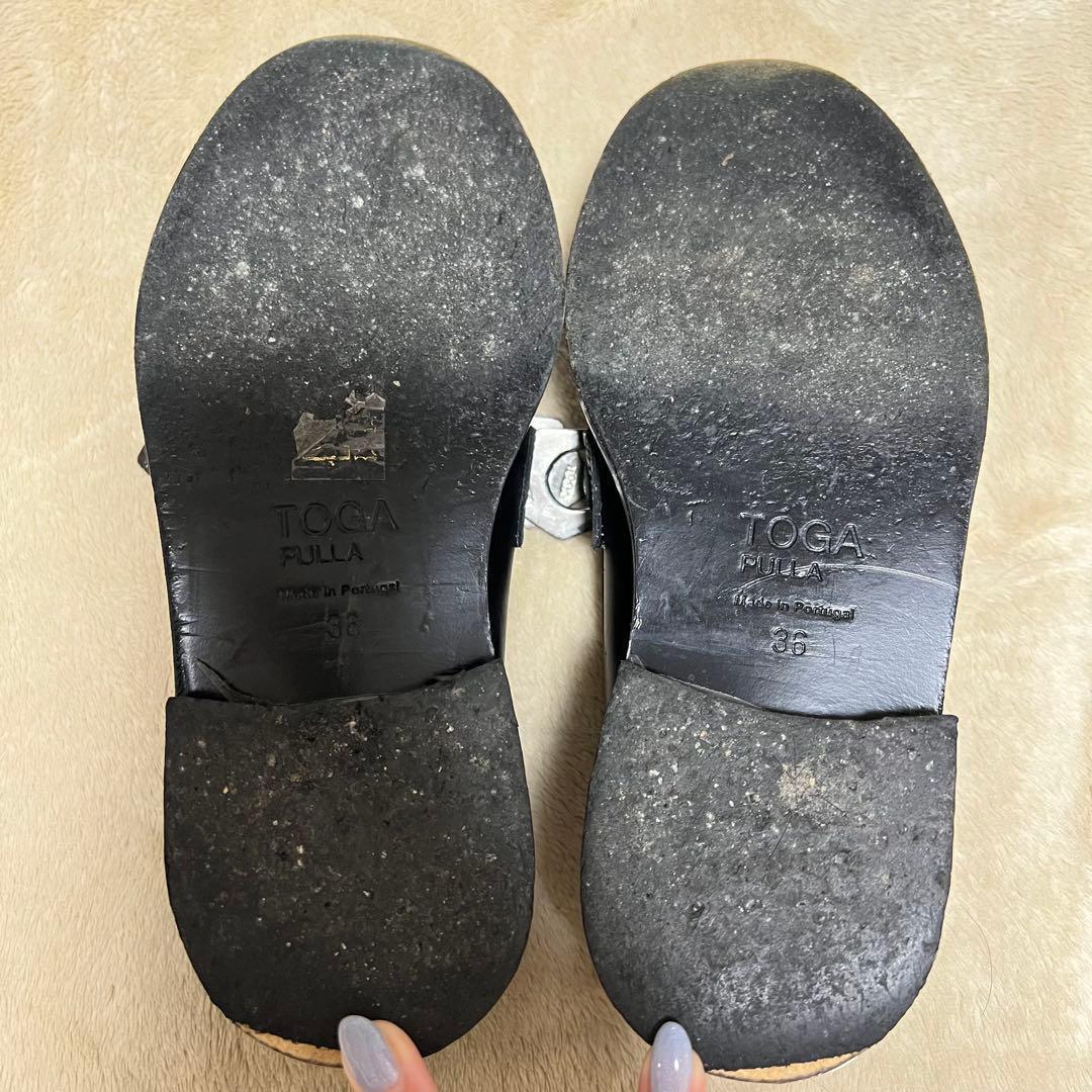 TOGAPULLA (前田) ローファー ブラック ホワイト バックル