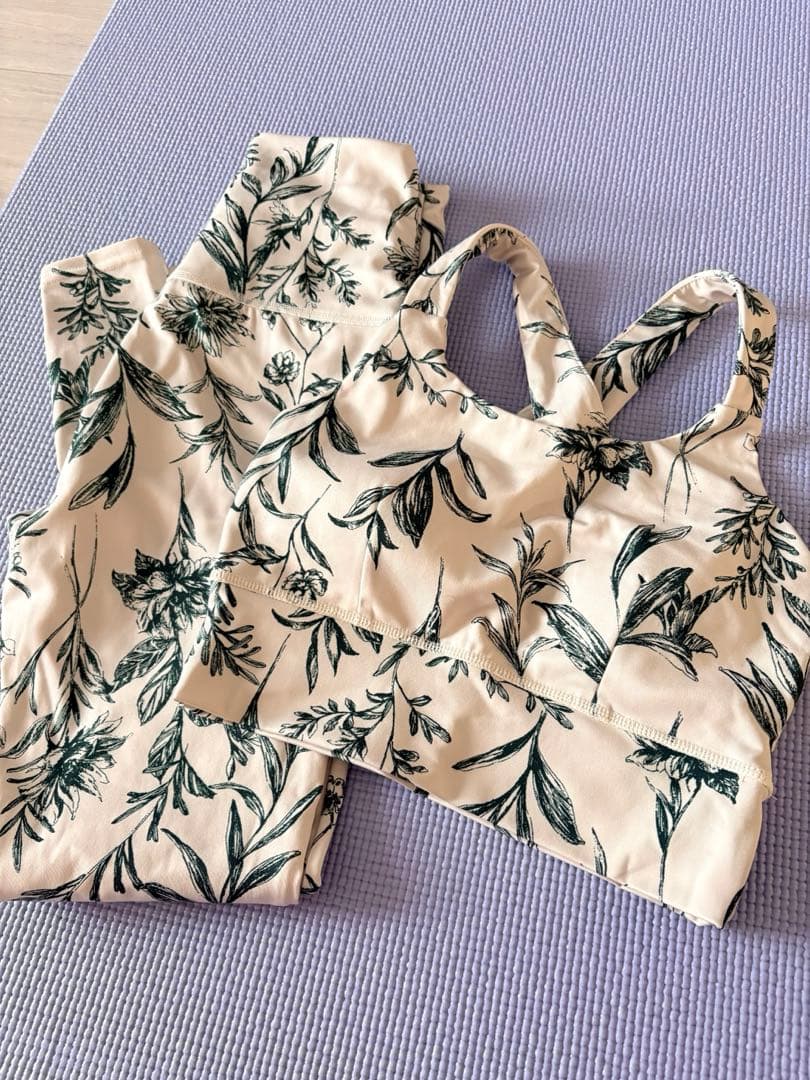 【美品】エミヨガ　上下セット　0サイズ　ホワイト