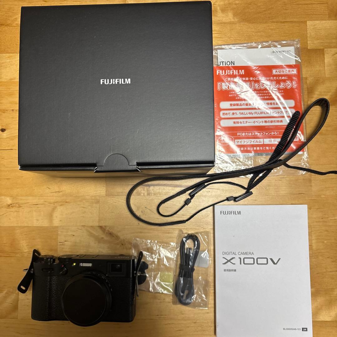 FUJIFILM X100V コンパクトデジタルカメラ