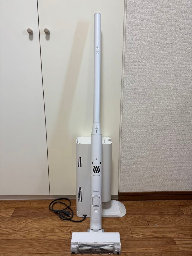ジ*ン様 掃除機　2025年/3月バッテリ交換済み　パナソニック　MC-NS10