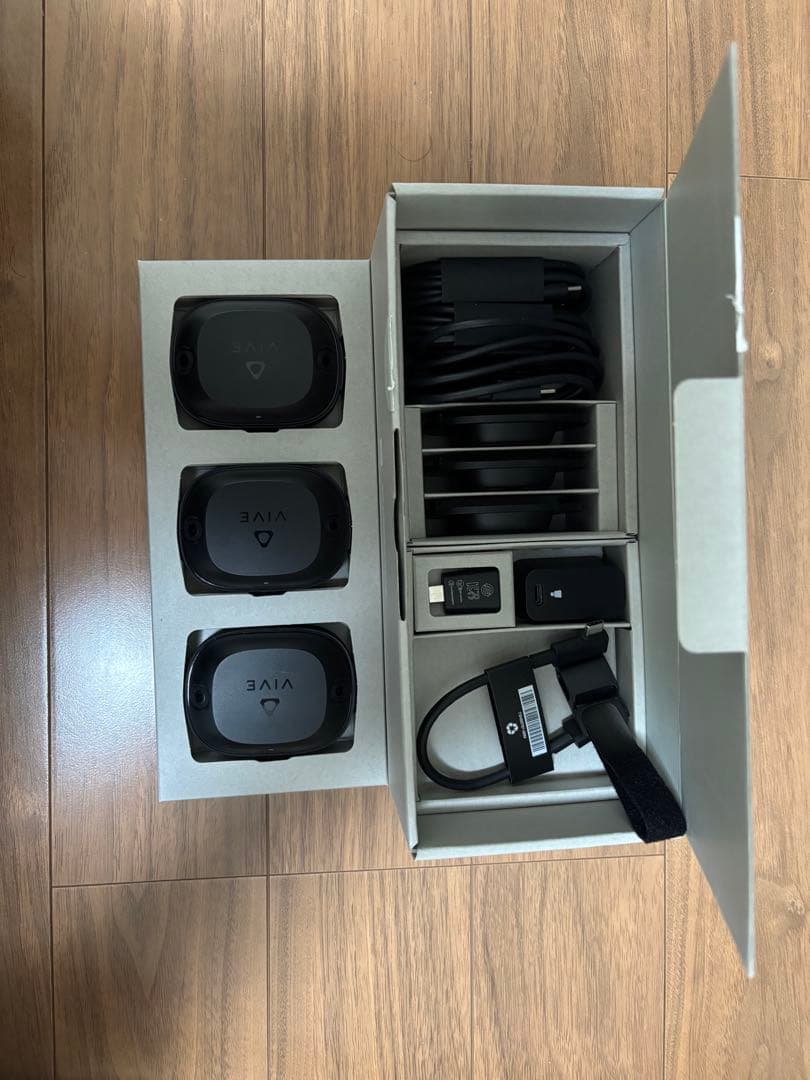 vive ultimate tracker 3個+ドングル1個 + ストラップ