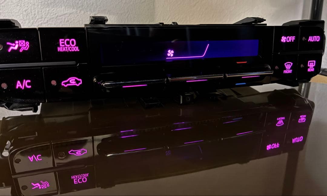 ZVW50プリウス　前期　後期　エアコンパネル　スイッチ　LED打ち替え済み　1