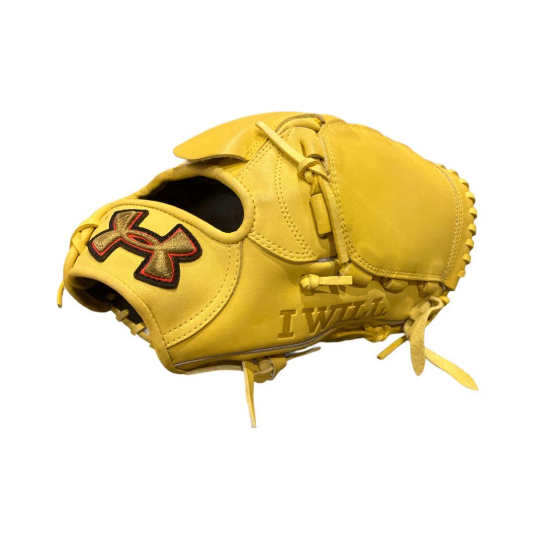 【極美品】アンダーアーマー　一般軟式　投手用