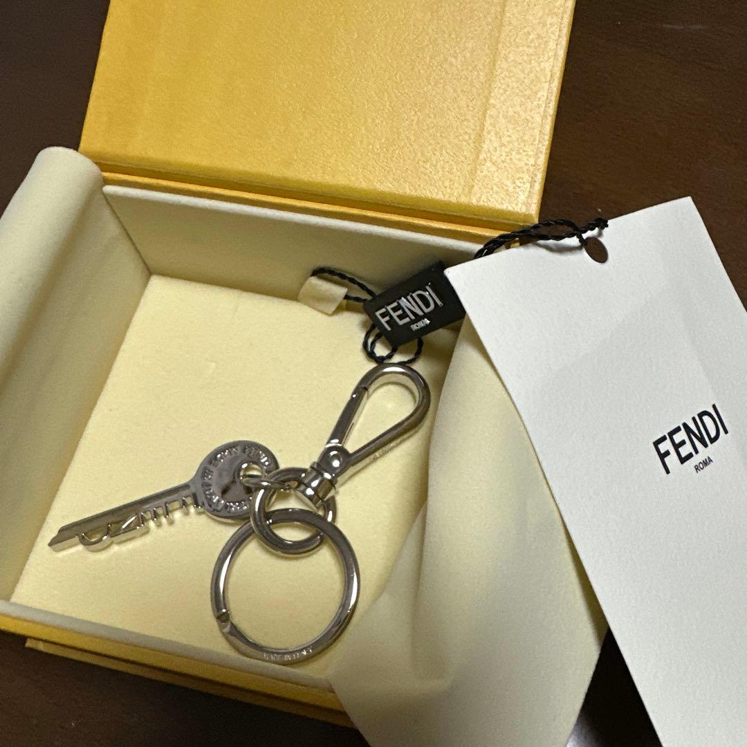 FENDI シルバー キーリング付きキー