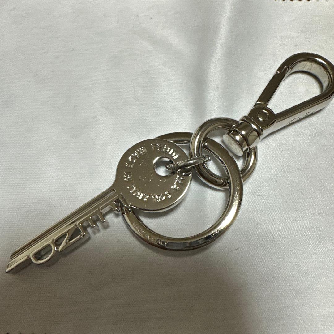 FENDI シルバー キーリング付きキー