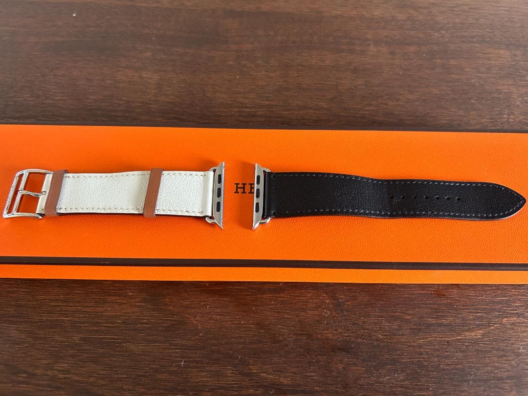 Apple Watch HERMESレザーベルト ホワイト&ブラック 45mm