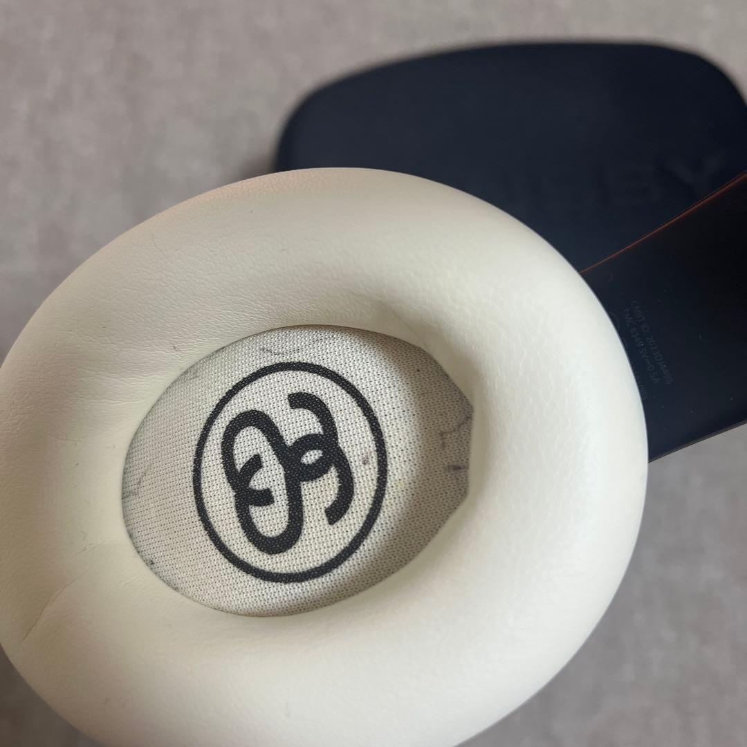 beatsとstussyのコラボヘッドホン