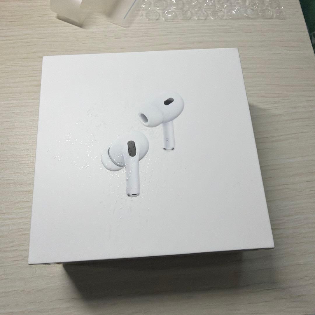 AirPods pro2本体 ホワイト 充電ケース付き　イヤーチップ新品
