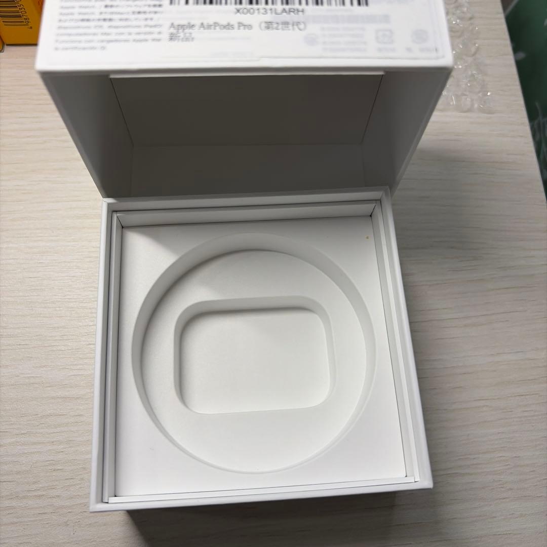 AirPods pro2本体 ホワイト 充電ケース付き　イヤーチップ新品