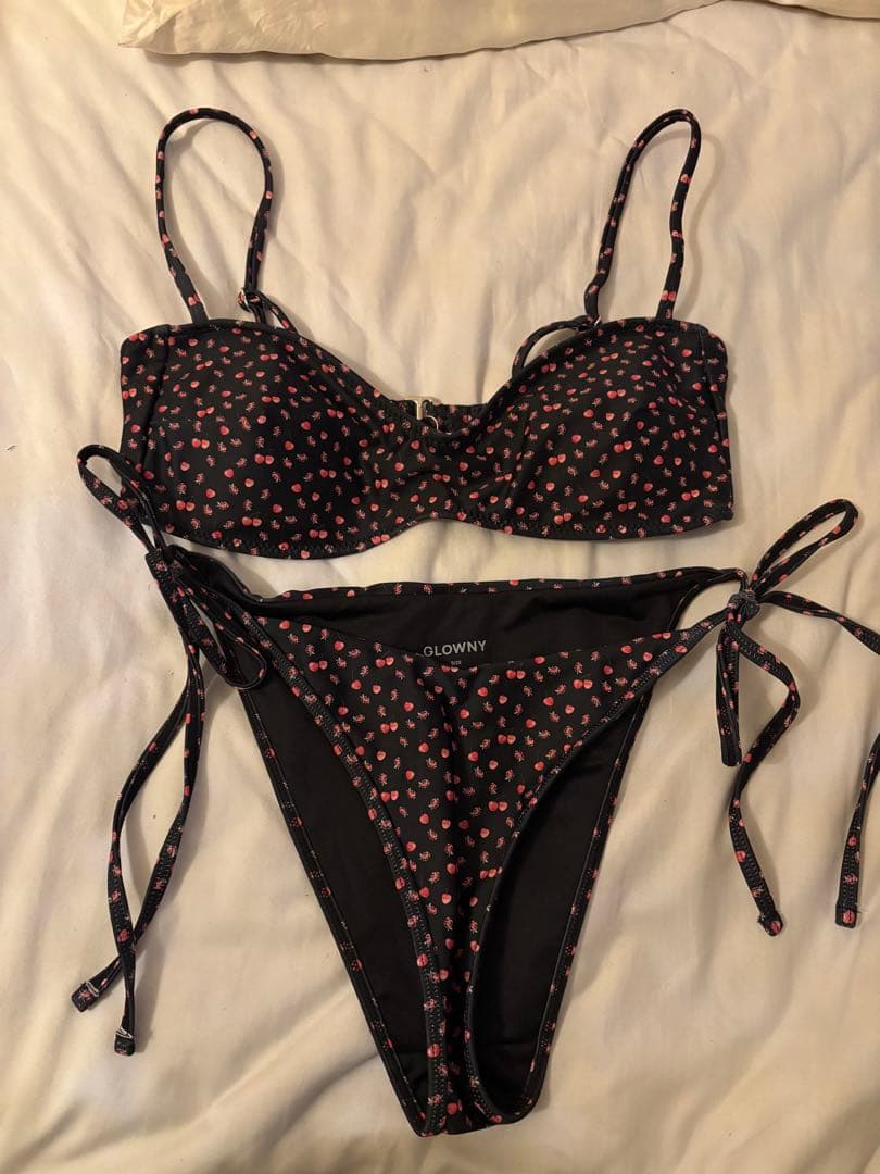 今だけ値下げ⭐︎新品未使用GLOWNY BLACK CHERRY BIKINI