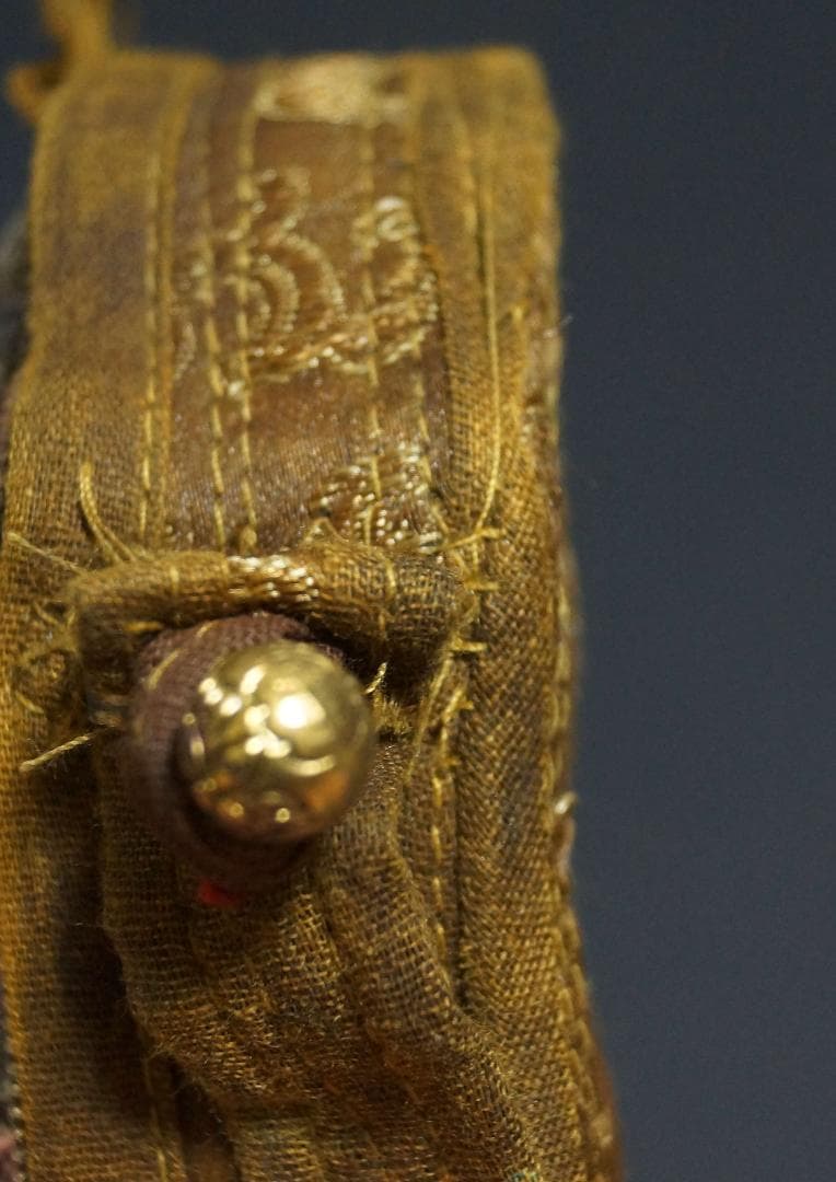 オールドチベット ガウ 携帯祭壇 『財神』仏像 窓銀製装飾手造り打出し装飾