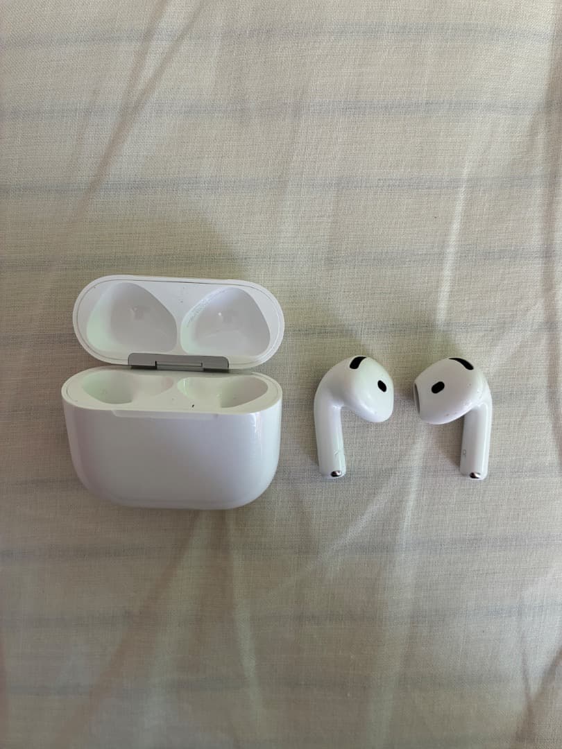 Air Pods 4 ノイキャン付き
