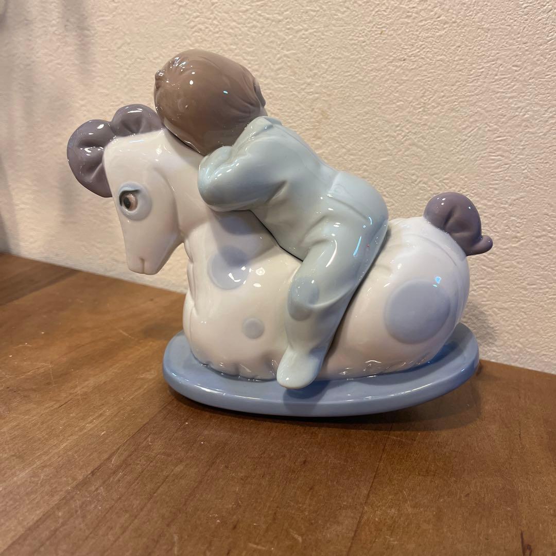 ナオ NAO リヤドロ 人形　木馬でお昼寝