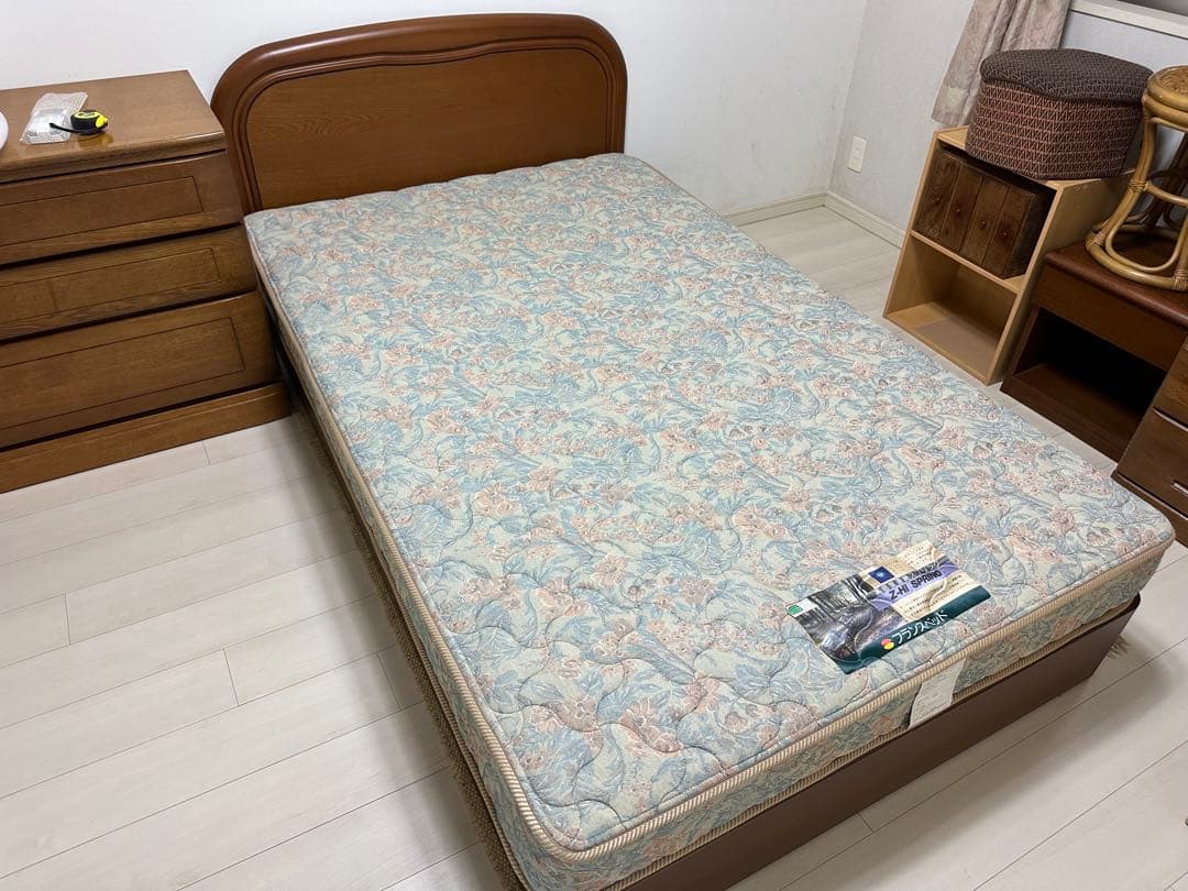 セミダブルベッド　花柄スプリングマットレス付き