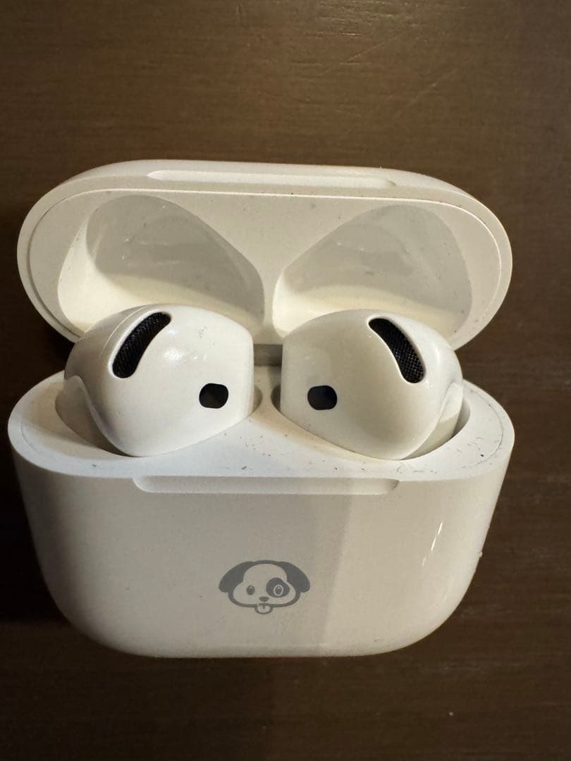 ◆美品◆犬の刻印入りアクティブノイズキャンセリング搭載AirPods 4