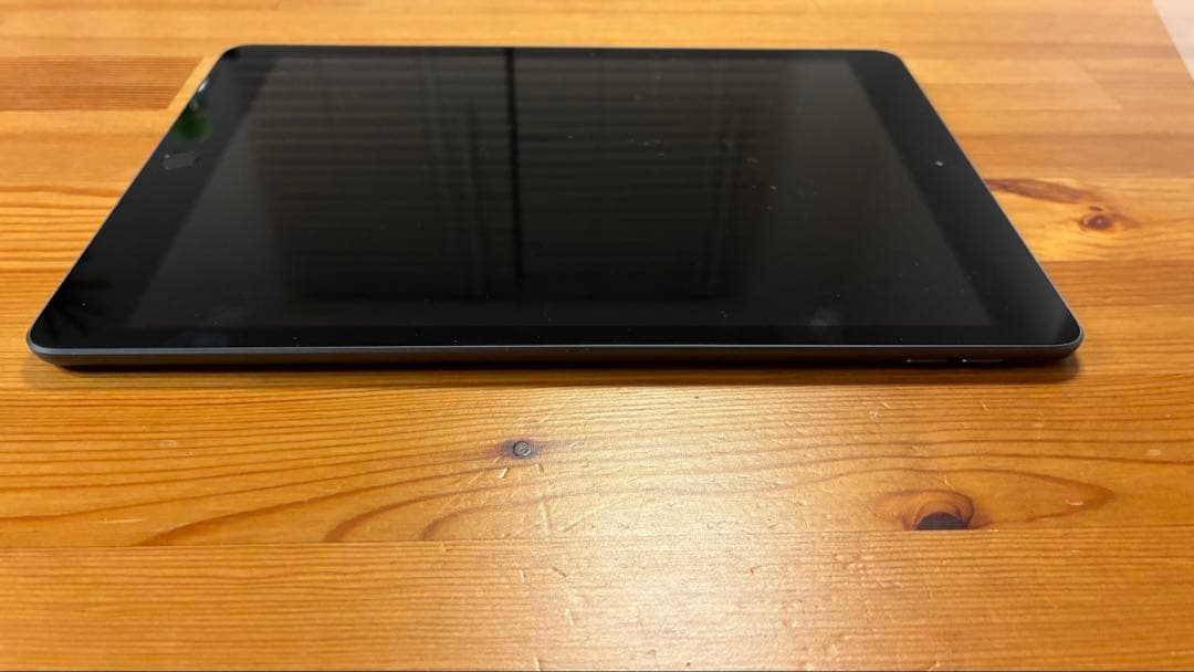 iPad第8世代 32GB wi-fiモデル スペースグレー