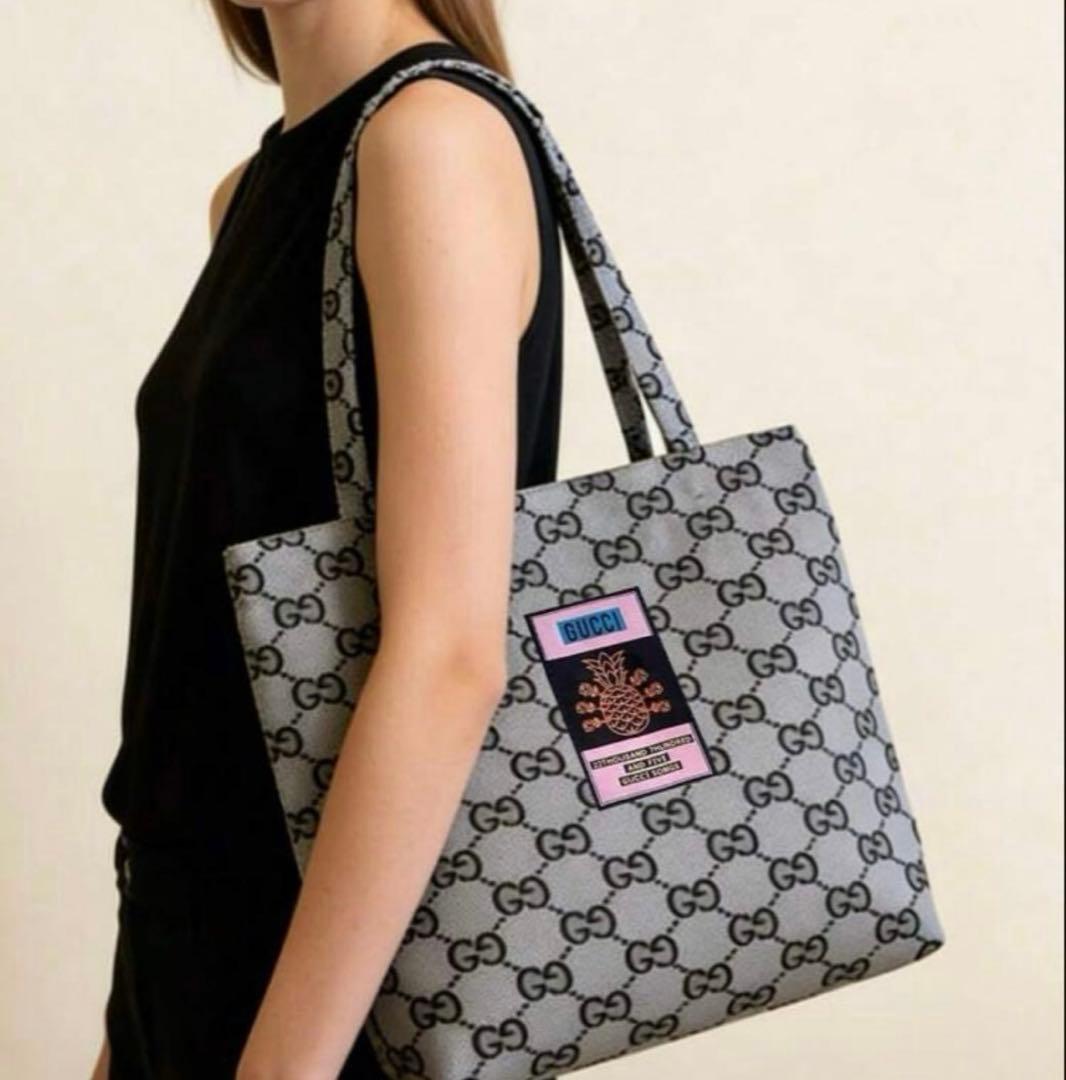 GUCCIロゴキャンバストートバッグ