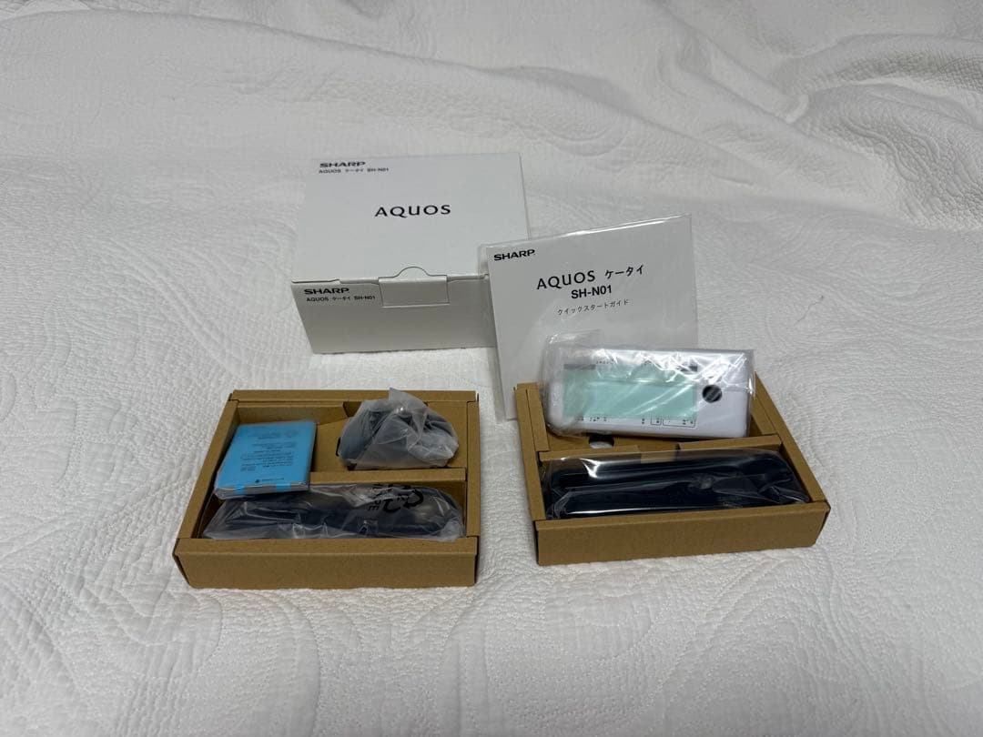 【新品未使用】AQUOS ケータイ SH-N01 本体 ホワイト