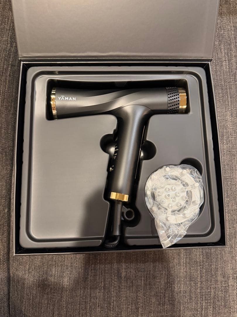 【新品】YAMAN ヘアドライヤー ヴェーダリフトドライヤー　ブラック