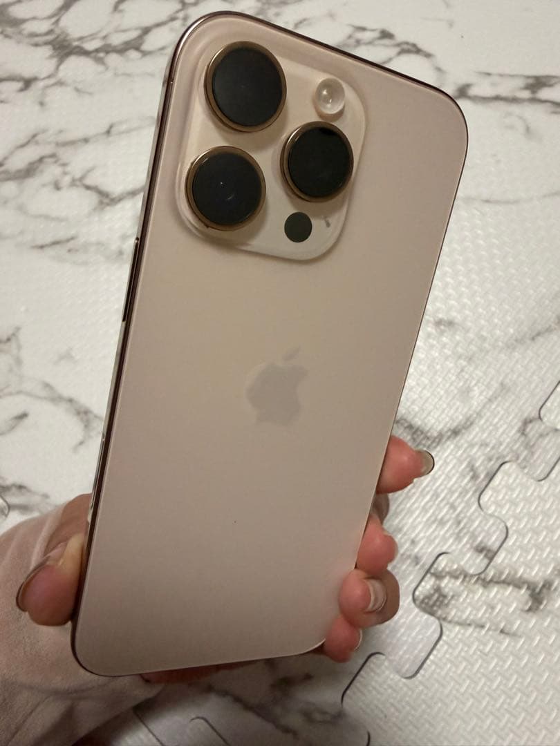 iPhone 16 Pro 本体 256GB デザートチタニウム