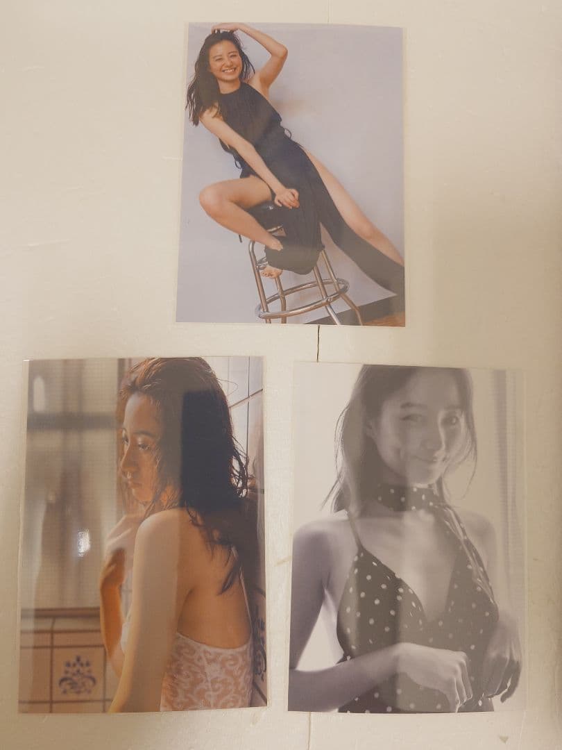 【直筆サインメッセージ入り本＆イベント限定ポスター＆生写真】高田里穂さ写真集素描