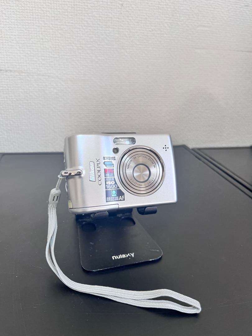 Nikon Coolpix シルバー コンパクトデジタルカメラ