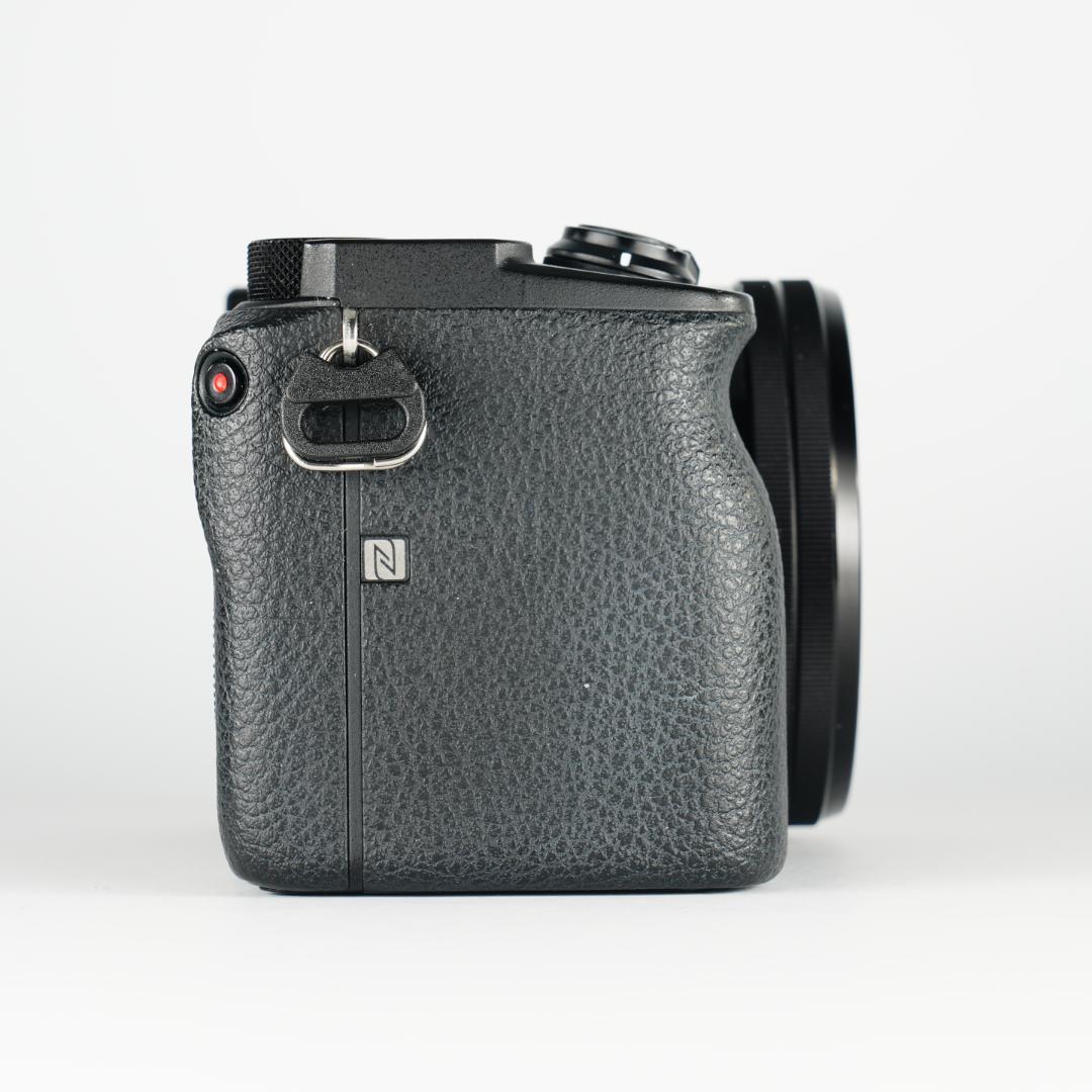 α6400より2倍長持ち&ブレない SONY α6600 ミラーレス