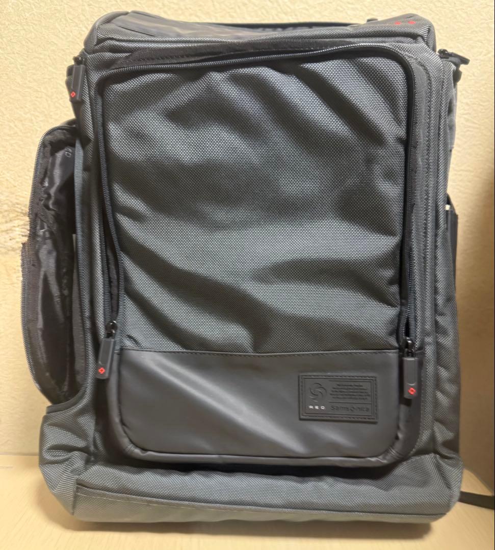 ユウジおまとめ: Samsonite RED バックパックとemuセーター