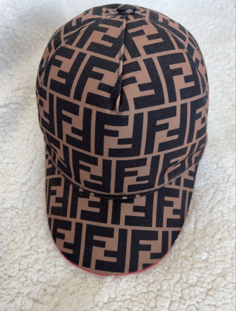 FENDI　キャップ　ズッカ柄　帽子　フェンディ　ブラウン