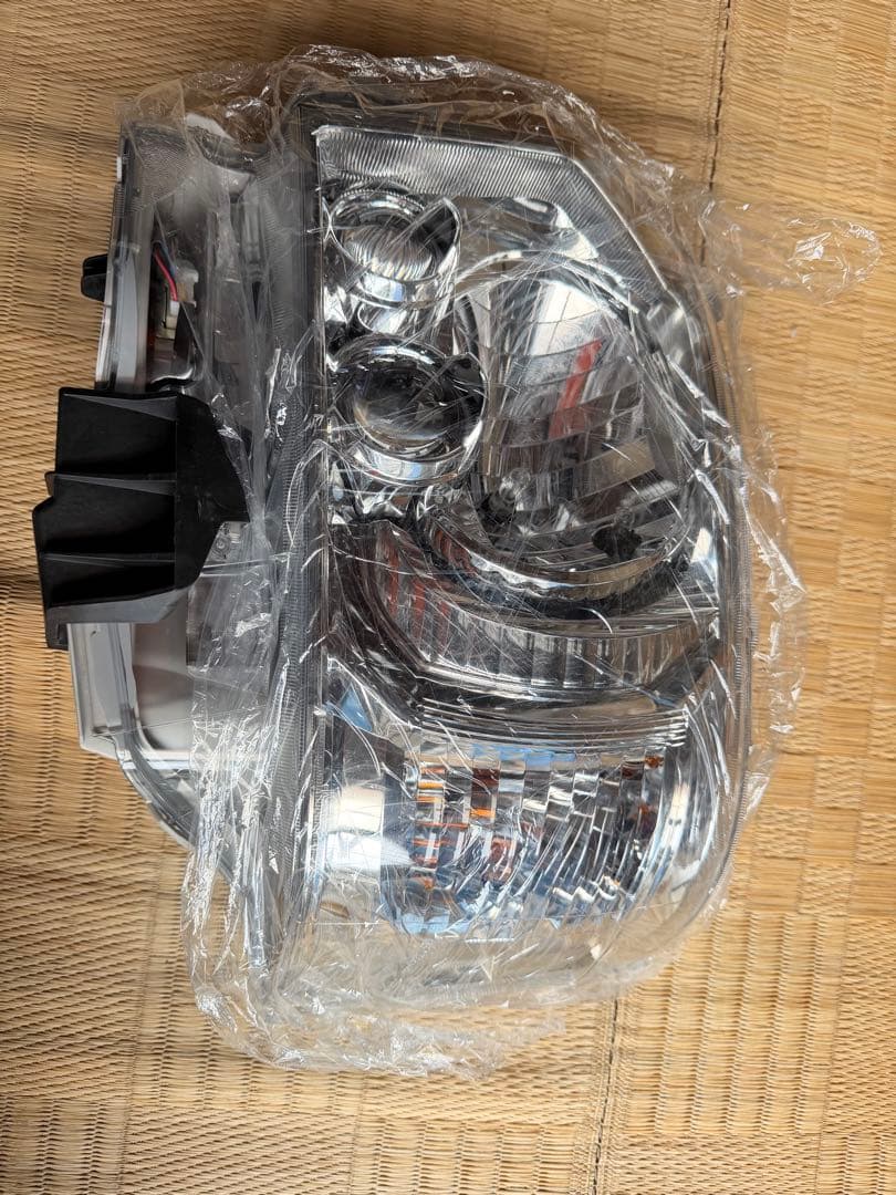 TOYOTA ハイエースLEDヘッドライト