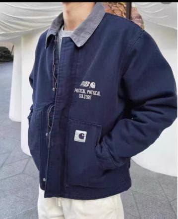 New Balance × Carhartt WIPフード付きネイビージャケット
