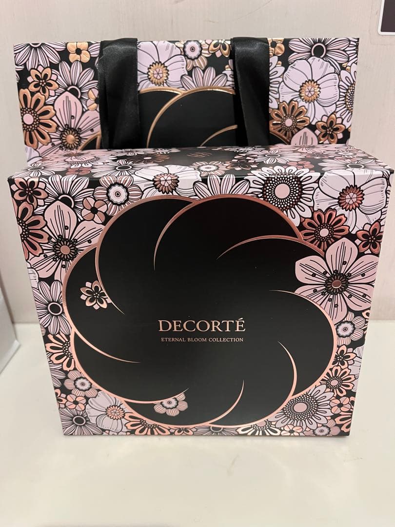 コスメデコルテ　クリスマスコフレ2025 エターナルブルームコレクション