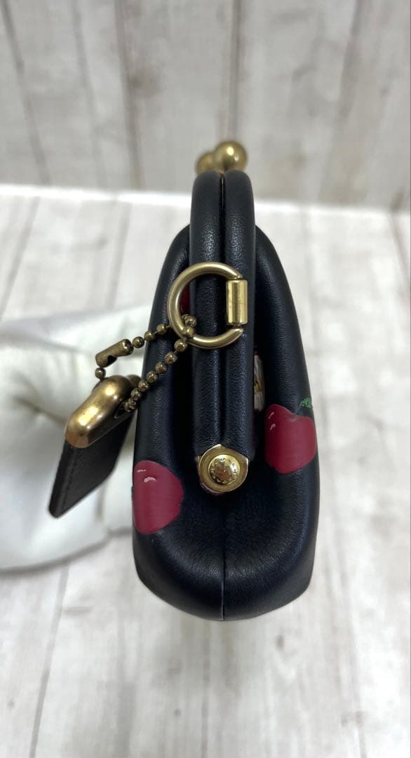 【美品】coachりんご柄　コーチCOACH がま口 財布　キスロック