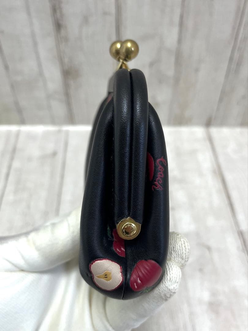 【美品】coachりんご柄　コーチCOACH がま口 財布　キスロック