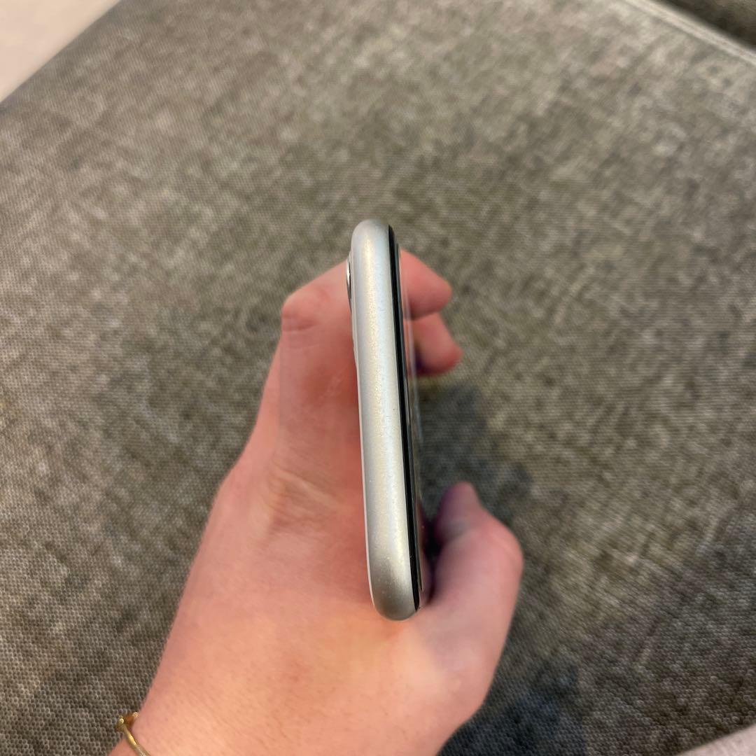 SIMフリー　iPhone 11 ホワイト 本体　128GB 美品