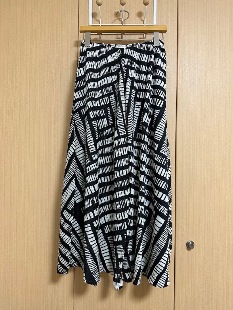[美品•人気]PLEATS PLEASE白黒幾何学模様 フレアシルエットパンツ