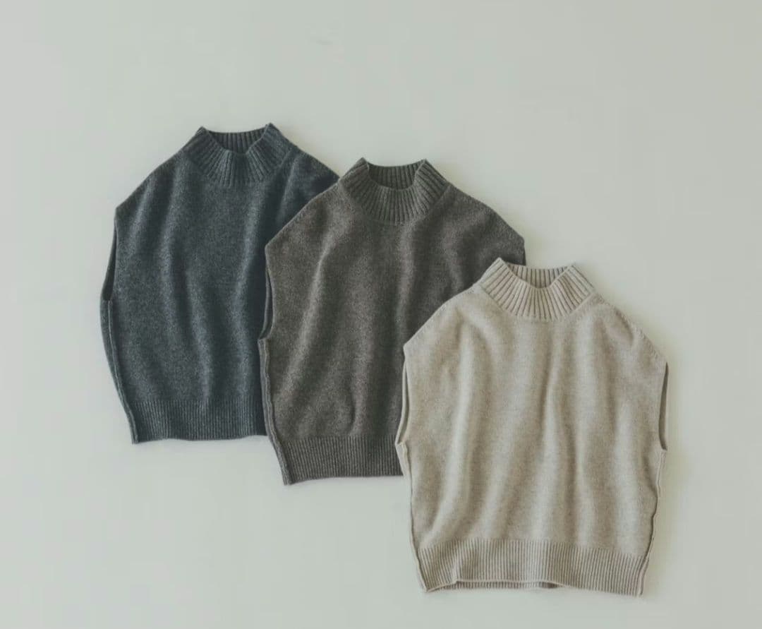 北欧暮らしの道具店「いつものコーデが広がる」あったかウールのニットベスト