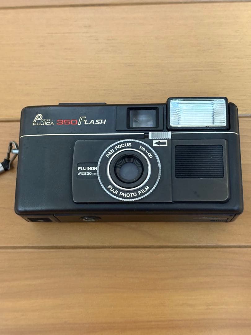 ヴィンテージ富士フイルム「Pocket Fujica 350 Flash」です。