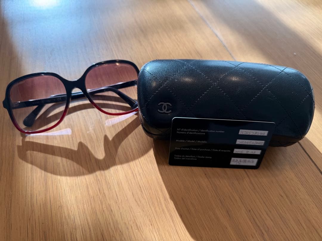 Chanel サングラス ブラック/レッド