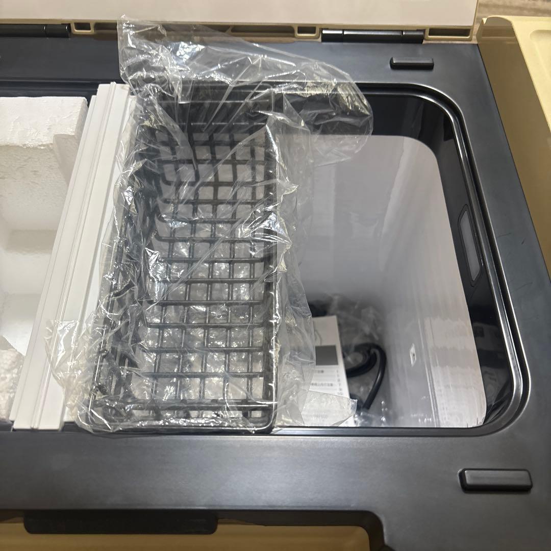 未使用展示品　ハイコーキ　コードレス冷温庫UL18DBA バッテリーなし