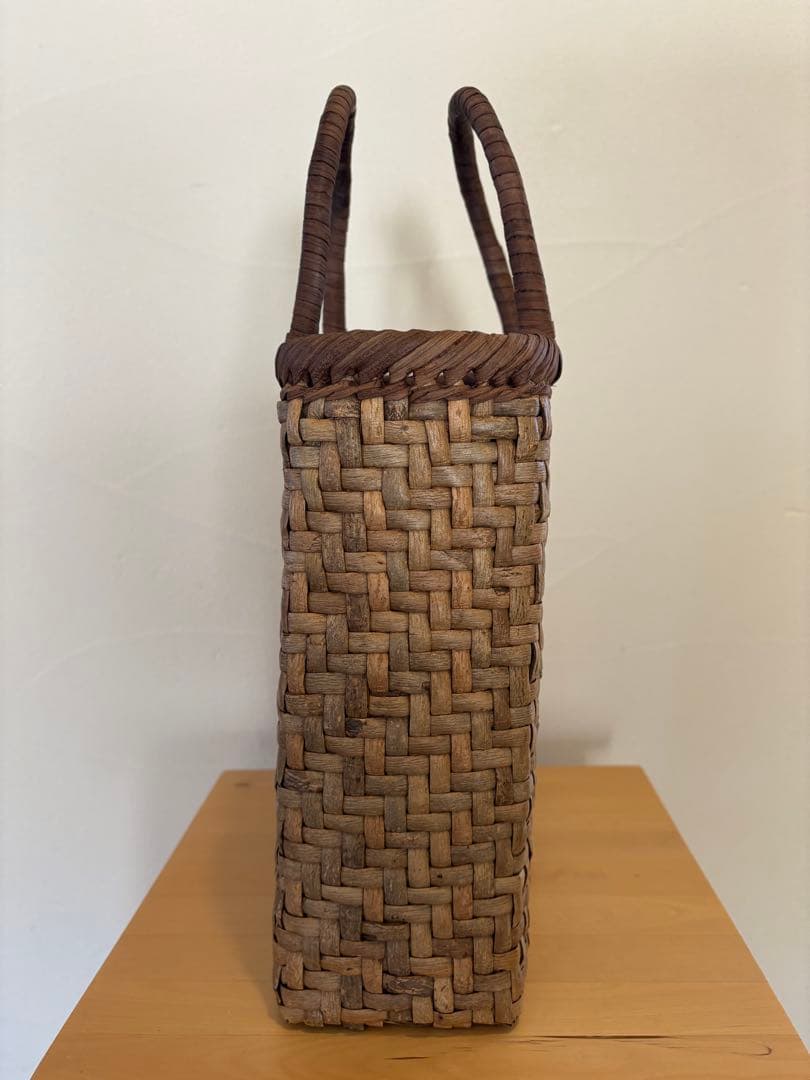 かごバッグ　くるみ（持ち手は山葡萄）民藝