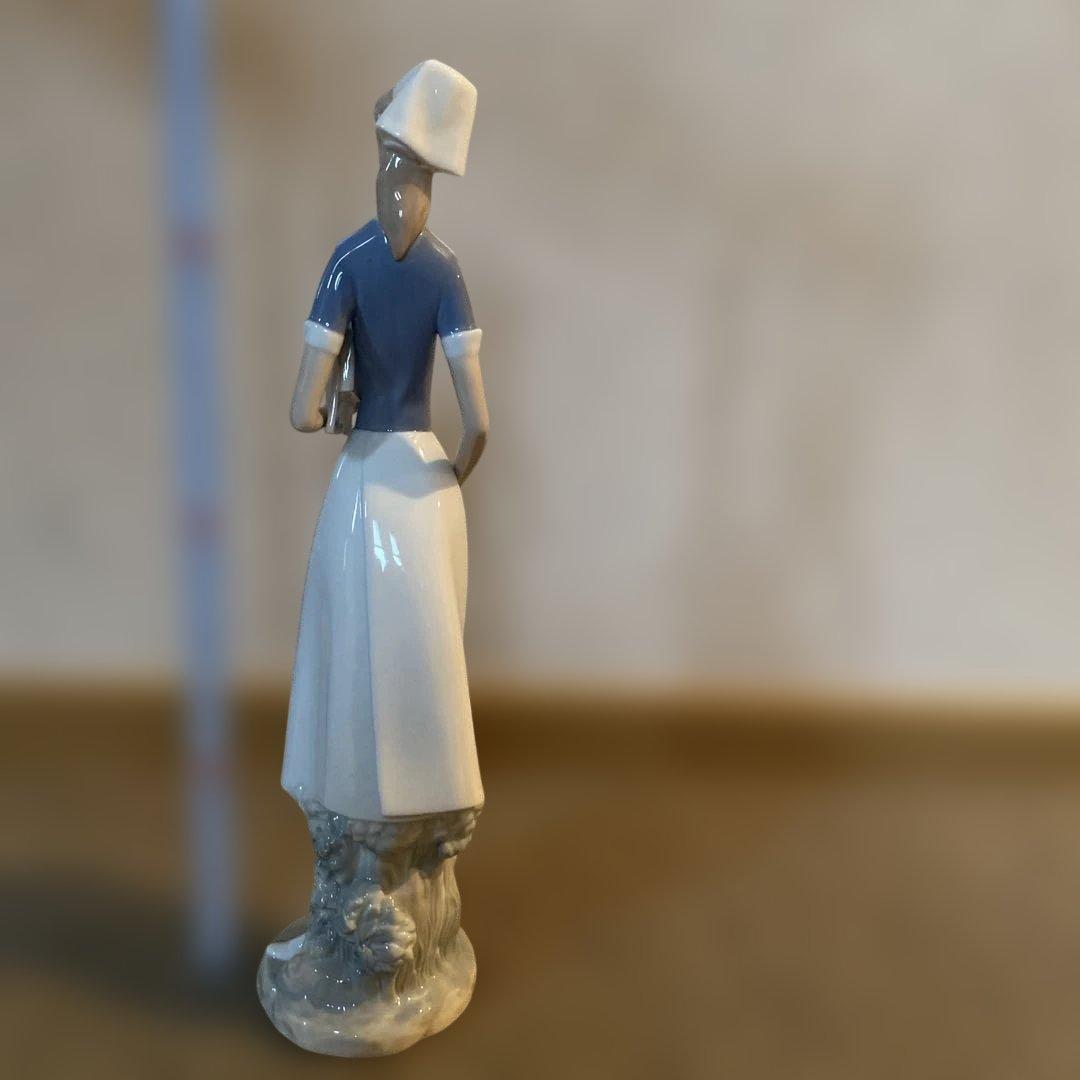 リヤドロ　人形